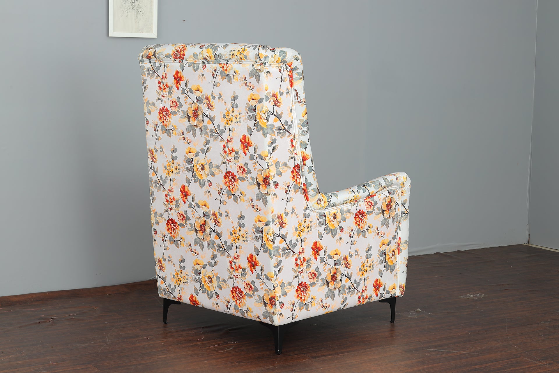 Curled Hand Rest Accent Chair