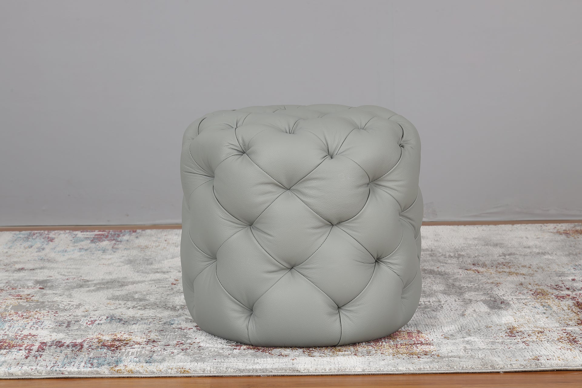 Round Chester Pouf With Italian Leather
