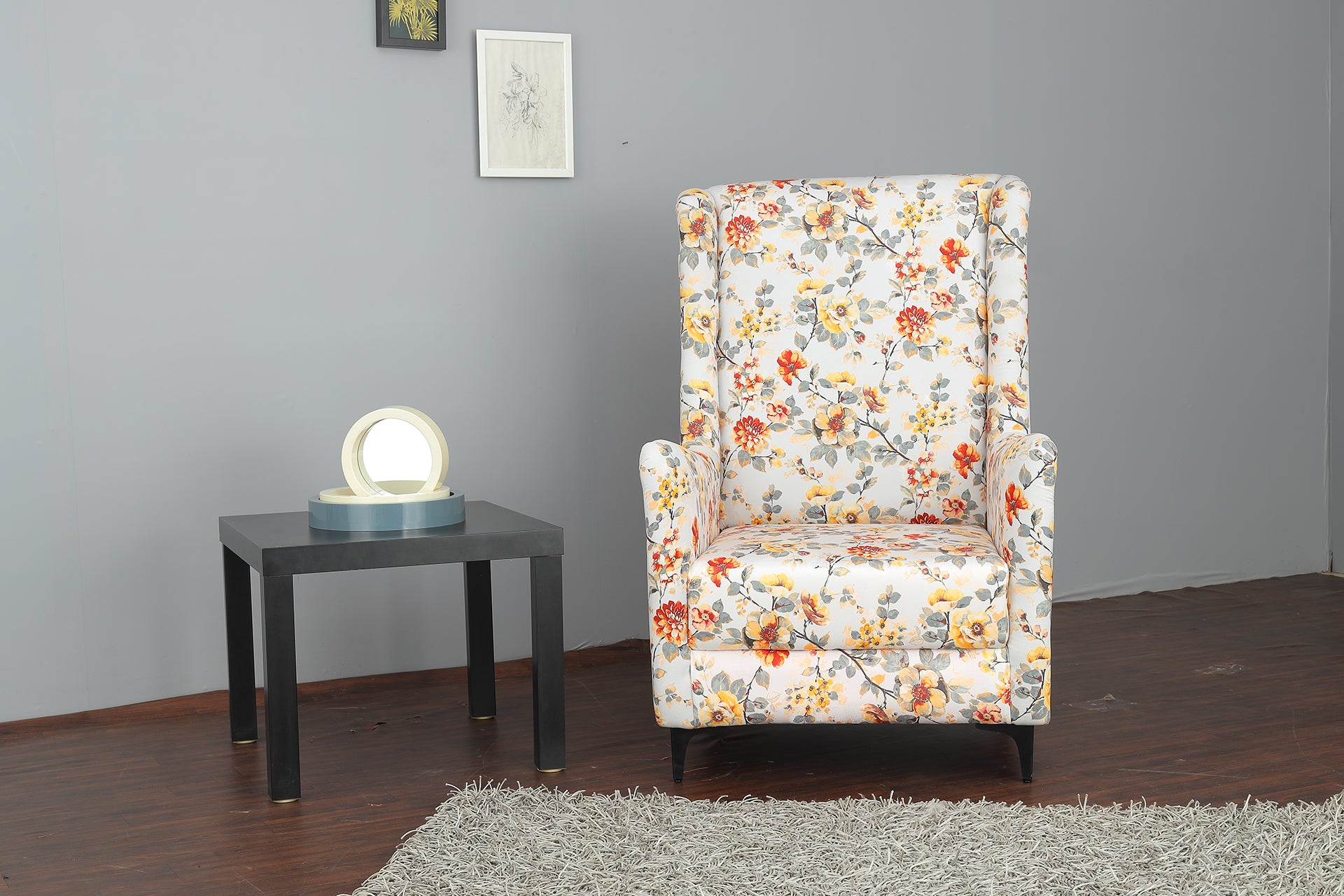 Curled Hand Rest Accent Chair