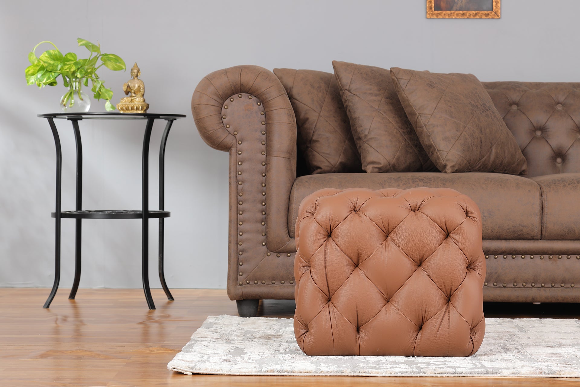 Chester Pouf With Italian Leather