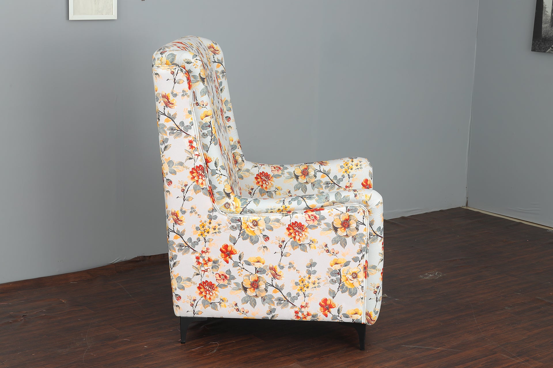 Curled Hand Rest Accent Chair