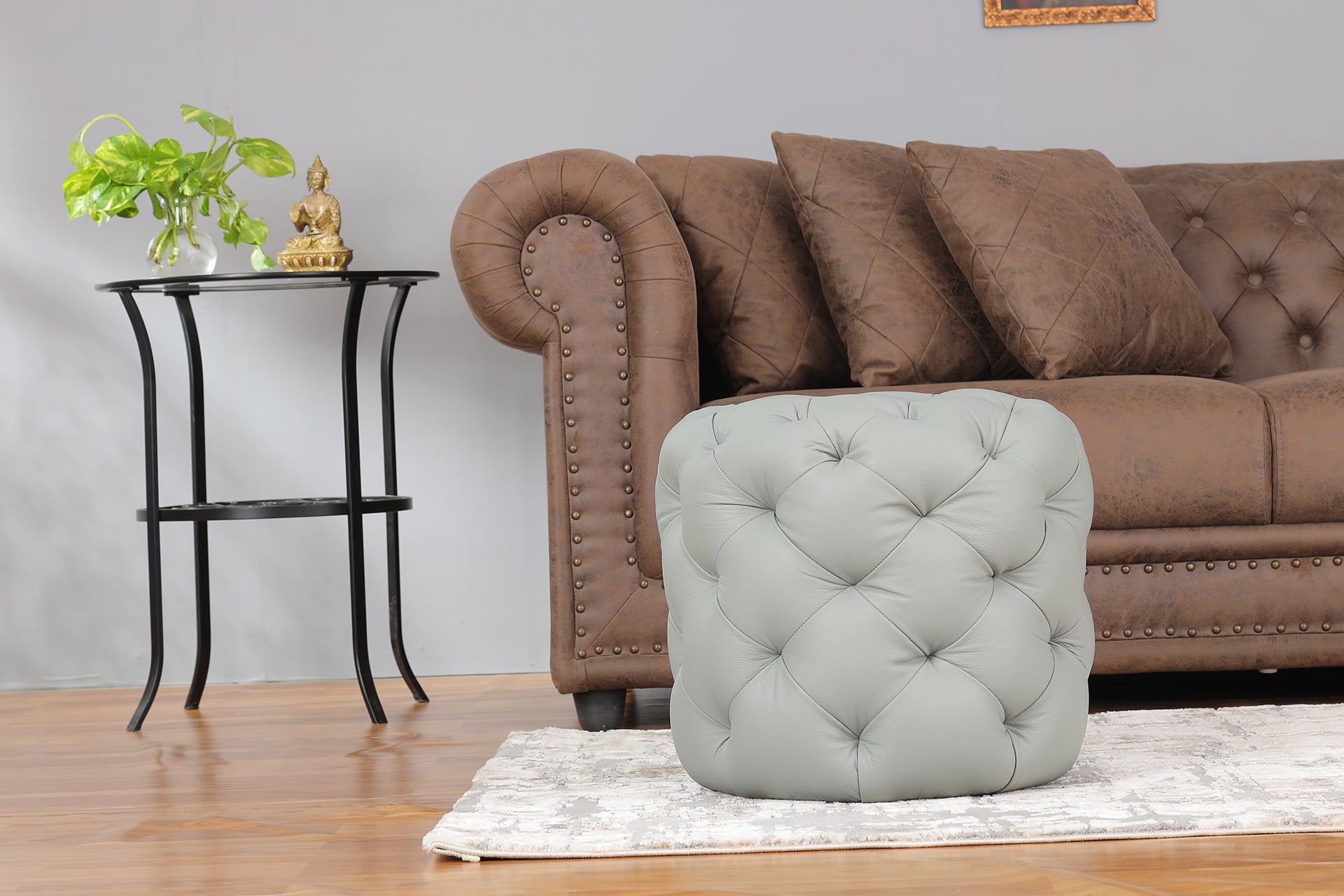 Round Chester Pouf With Italian Leather