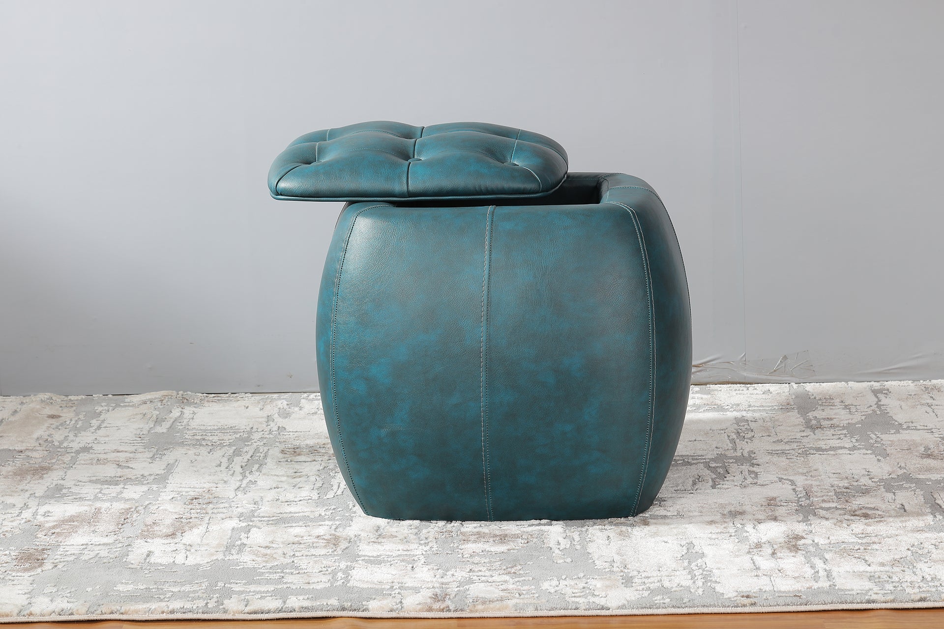 Storage Pouf With Chester Top
